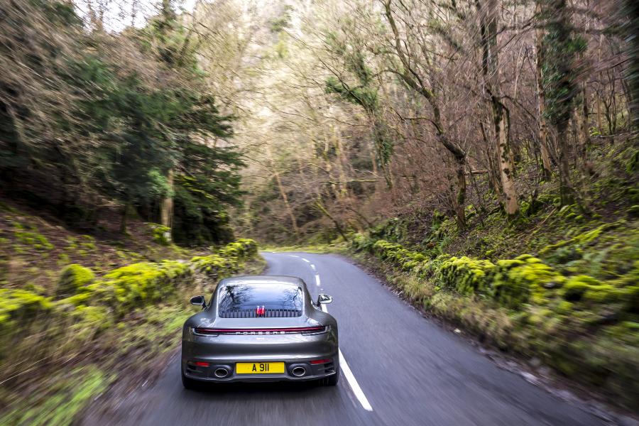  Porsche 911 Carrera (992) 2019 года  (UK) (фото 10 из 32)